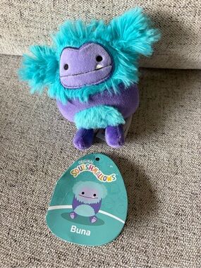 Squishmallows Buna the Bigfoot Clip